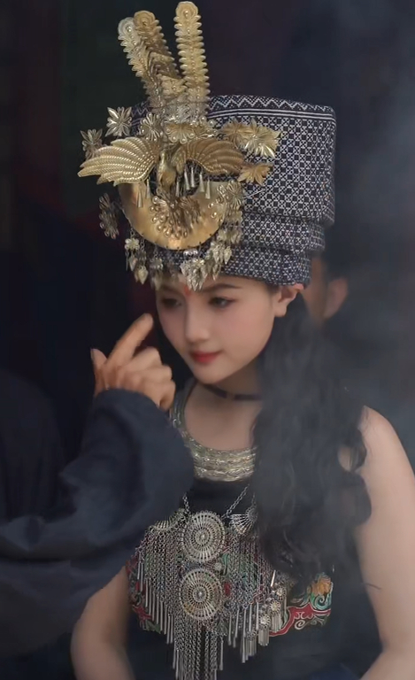 开云体育平台-麻阳龙舟队训练备战龙超，出征时会抬龙舟到河边，曾因手推肩扛50公里硬核护送火出圈|潇湘晨报·晨视频|龙舟比赛|湖南省|怀化市|活动_新浪体育_新浪新闻