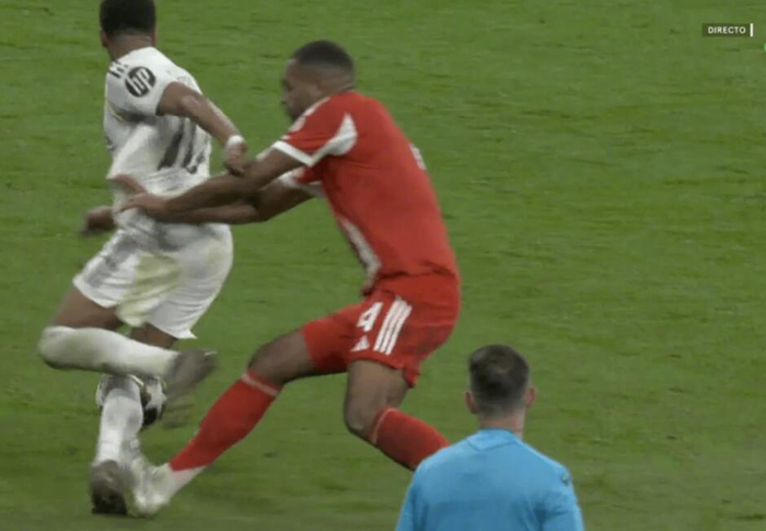 前西甲裁判称拜仁后卫塔对姆巴佩犯规应判红牌|基利安·姆巴佩|皇马|马特乌-拉奥斯|欧冠|皇家马德里_新浪体育_新浪新闻